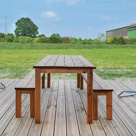 3 Bedroom Gorgeous In Terre-et-Marais