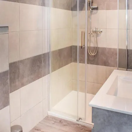 3 Bedroom Stunning In *