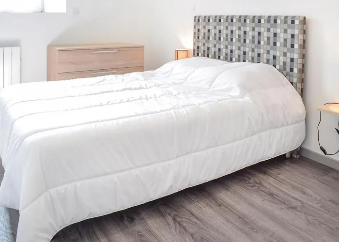 3 Bedroom Stunning In Terre-et-Marais